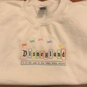 Gildan Disneyland Crewneck Large